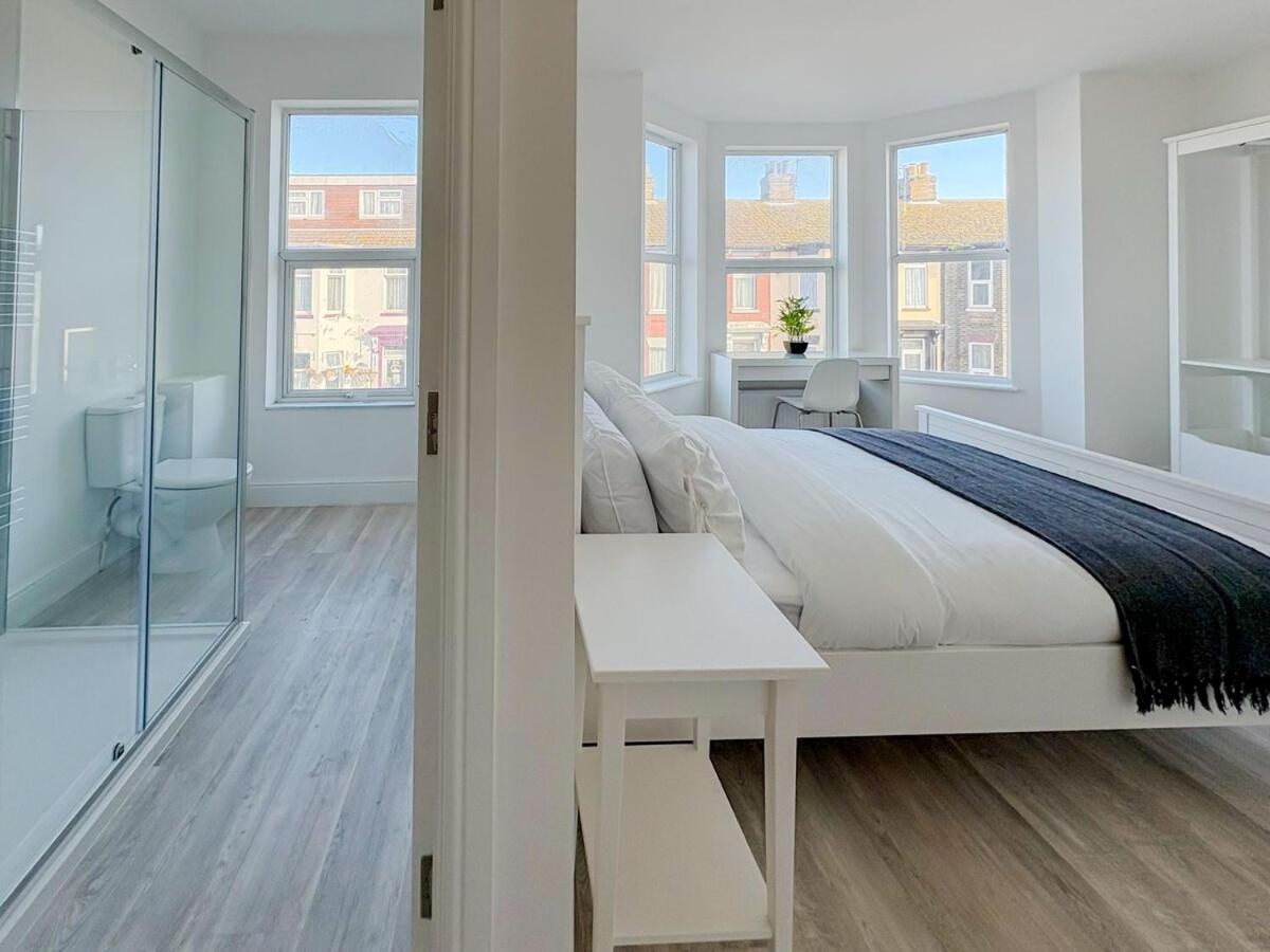 Nelson Road - 3 Bed Terrace In Yarmouth
